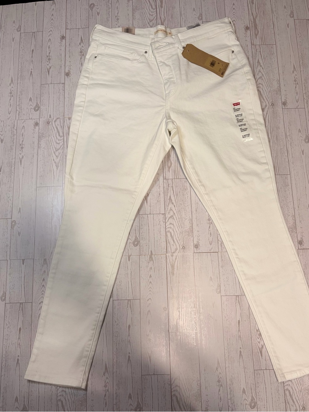 New Levi's Women's  Size-33/30 Shaping Skinny White/Cream Jeans